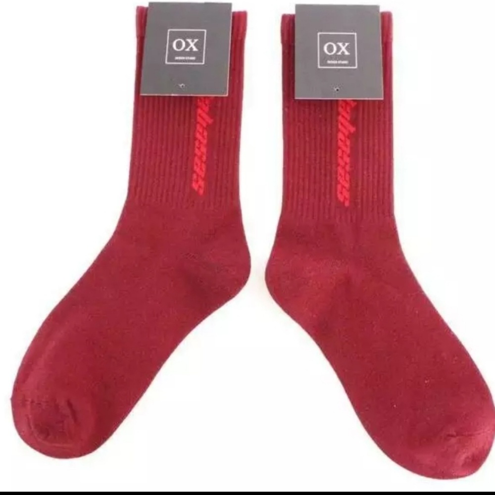 Calabasas marroon socks